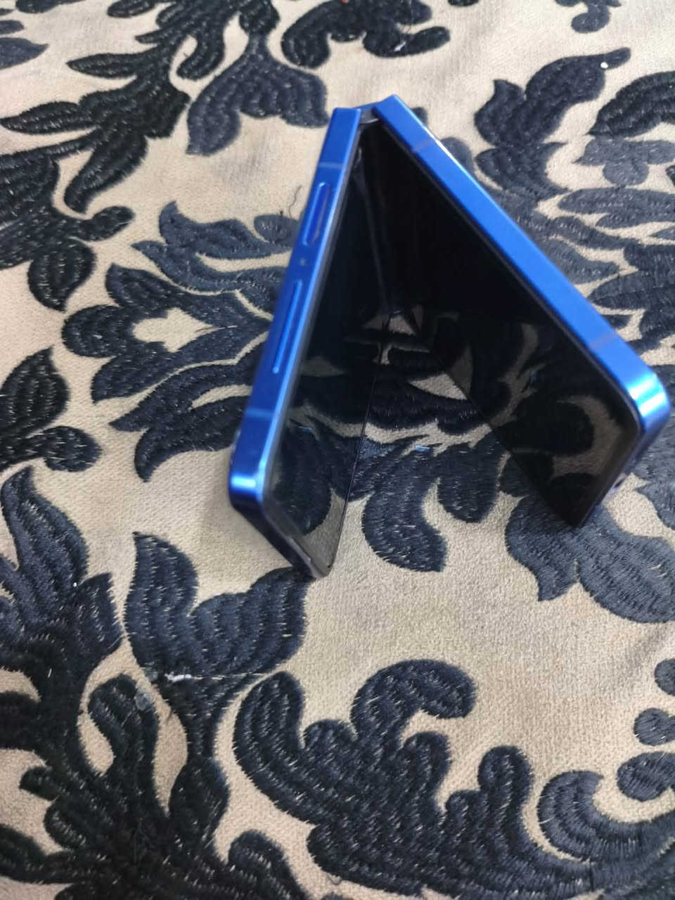 سامسونج Z فليب • ٢٥٦ • حي العامل