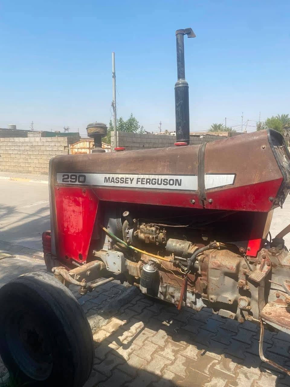 للبيع جرار زراعي Massey Ferguson 290
الماركة: ماسي فيرغسون (Massey Ferguson)
الموديل: 81 
المحرك: شرط لا صرف ولا بخار وتجفيد جديد
مناسب للحراثة والسحب وجميع الأعمال الزراعية. للاستفسار والمعاينة: التواصل على الخاص أو الاتصال على الرقم  الزين(***********
العنوان ناحية الرياض قرب الجامع الكبير
