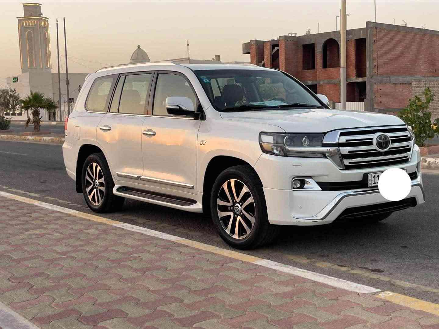 لاندكروز VXS • ٢٠١٨ • ماشي ١٣٠ ألف