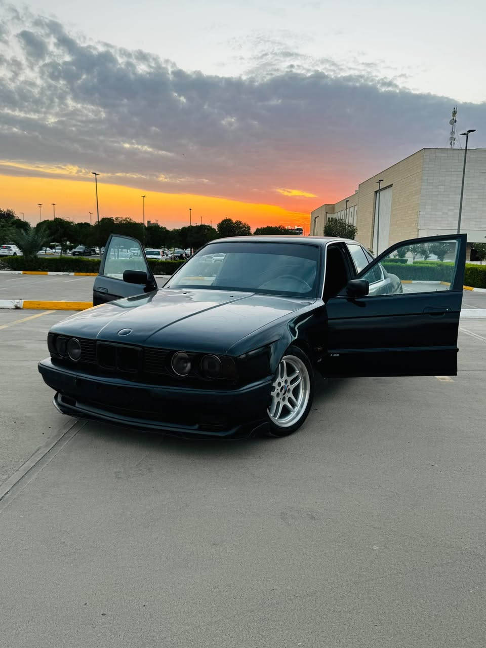 Bmw 520 گيرحادى ئارم و پاكانةكة هةتا 2021خرامةى ساف كراية بي ليدران پشتو پيشى كةپسة هيچى نية ليدرام 
رةقةم تةلةفون*********** أربيل, العراق
