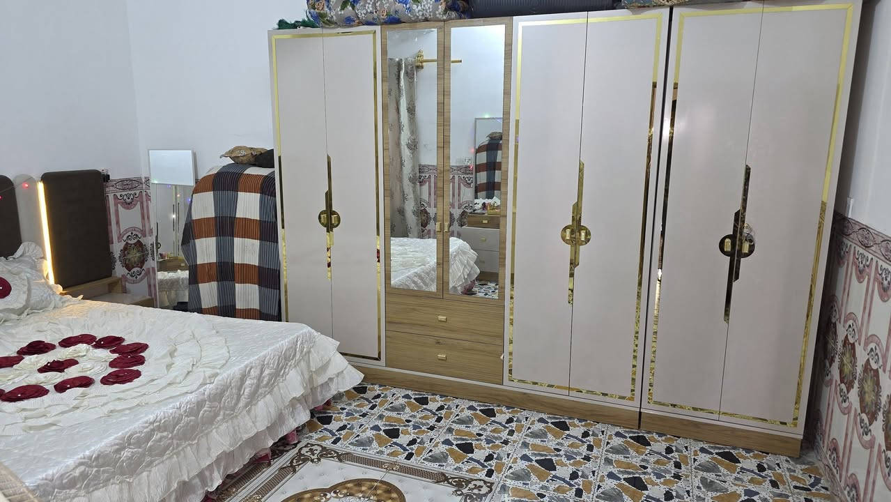 غرفه نوم تركي للبيع استخدام شهر واحد السعر 900العنوان كربلاء، حي العامل نهايه السوق الاخير قرب جامع اهل البيت معرض بركات ال محمد عليهم السلام هاتف ***********
