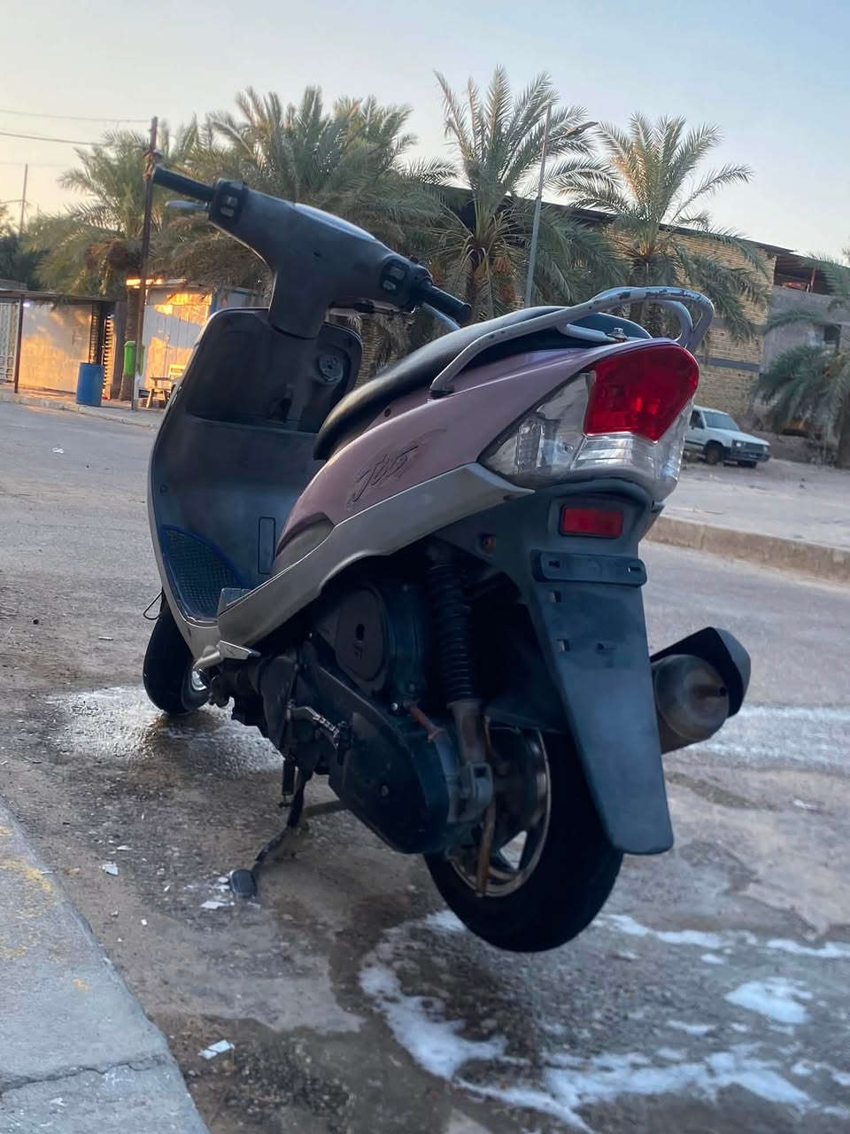 بس ليدور نضيف يراسلني حبايب سلام عليكم ماكس منغولي دراجه نضيفه وجديده بمعنى الكلمه ضاله اقل شهر من طالعه من الحاويه كهربائيه كلهن شغلاله سلف هندر اشاير كيلو متر عداد بانزين. قفال سكان قفال سندوك دراجه برغي ماناقصه دراجه جديده ويه كب نجمه ثكيل زوج تايرات جلاتين جديد دراجه عله بلاد ماملعوب بيهه تجي وتشوف بعينك مكاني القرنه الشرش *********** السعر 940 وبيه مجال 
دراجه كله ختم واحد ويه المحرك
