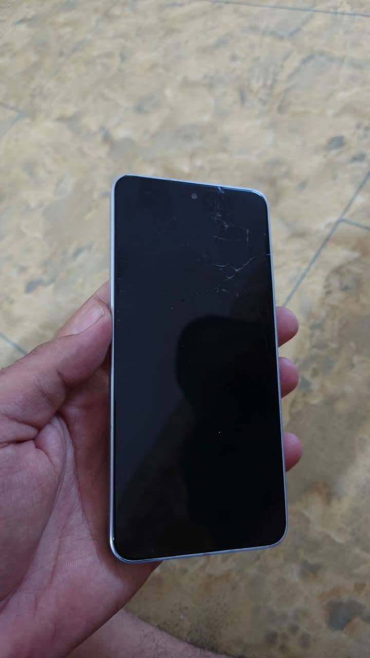 للبيع تكنو بوفا 7 الترا 5G   كفاله فقط شاشه مفطره  وشغال طبيعي 120 فريم بطاريه 6300 شحن 70 واط مواصفات معروفه سعر 200 وبي مجال قليل مكاني المجر ناحية لعدل ***********
