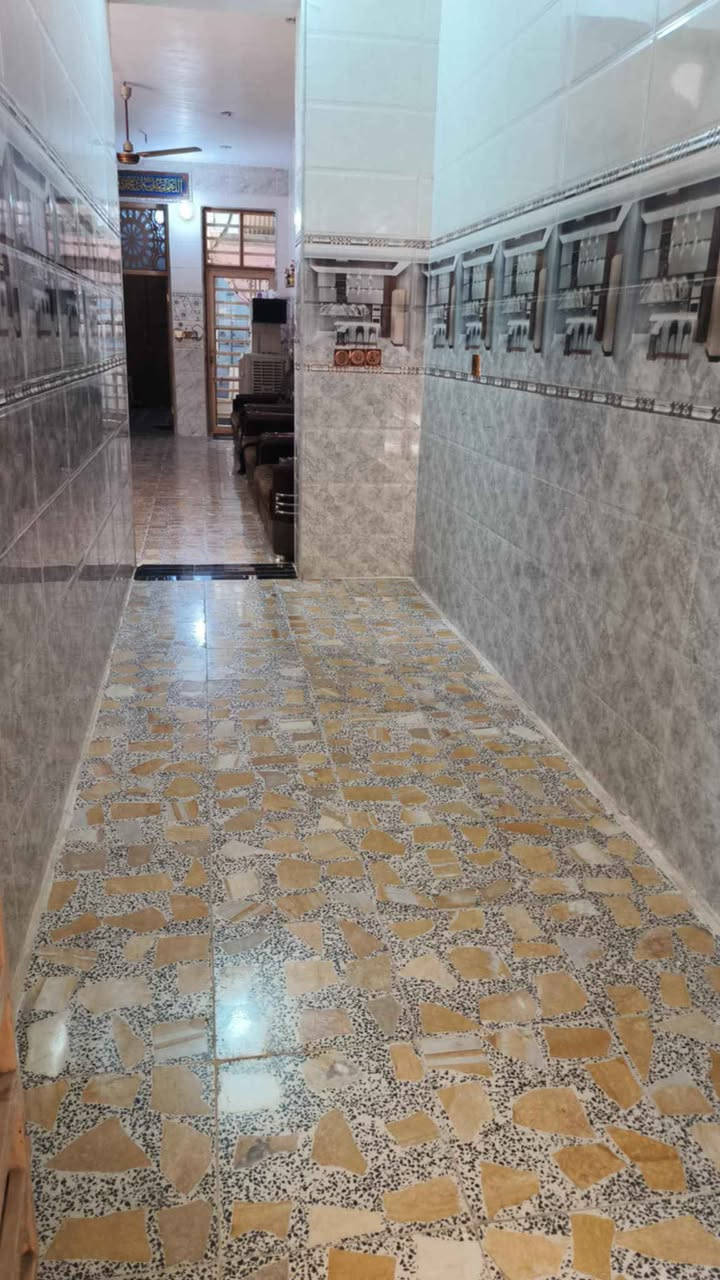 الدار للبيع مساحة 150م مدينة الصدر حي طارق الوسط مقابيل حسينية بي صالح ع سعر 120البيت طابو صرف رقمالواتساب @***********@ورقم أسيا***********بناء حديث كلة طابوك وصب رفت كاشي سيراميك بياض أرتفاع سقف ٣ونص بغداد, العراق
