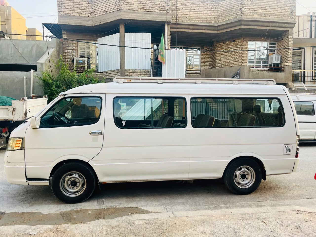 H1 جنبي • داخله نظيف • شاشة كاميرا حساسات