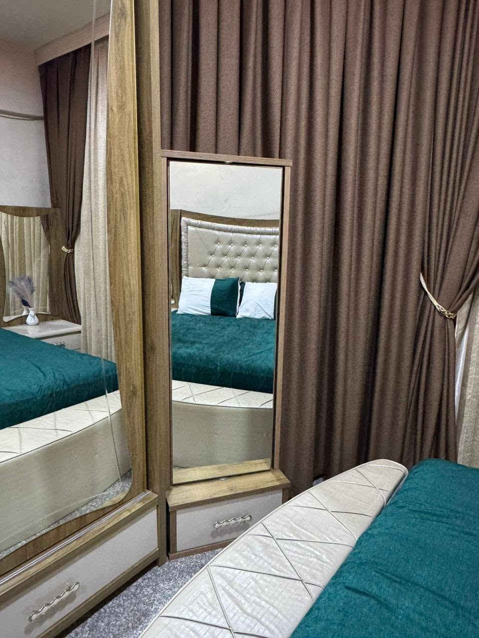 السلام عليكم
غرفة تركية 9 قطع للبيع 
السعر600 وبيها مجال
العنوان الكمالية التواصل واتساب رقم الهاتف ***********
