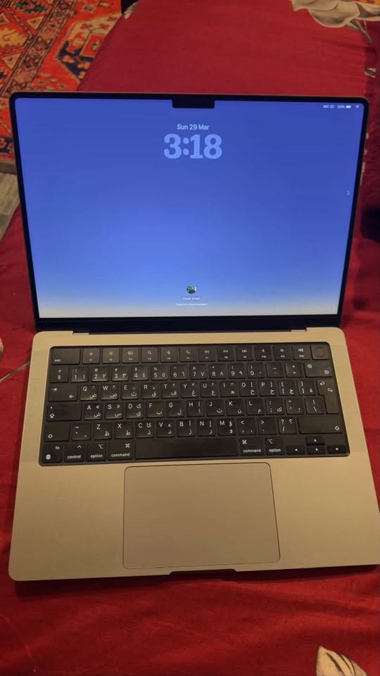 ماك بوك برو للبيع
*********** 
السعر 2مليون ونص وبي مجال 
نظيف استخدام قليل

نص مكتوب في الصور:
- About MacBook Pro 14-inch, Nov 2023 Name Omar's MacBook Pro Chip Apple M3 Memory 8 GB Serial number HXJL6DXHWJ Coverage Expired Details... macOS macOS Tahoe Version 26.3 Displays Built-in Liquid Retina XDR Display 14-inch (3024 x 1964) Display Settings... Storage Macintosh HD 212.56 GB available of 494.38 GB Storage Settings... System Report... Software License Agreement Regulatory Certification