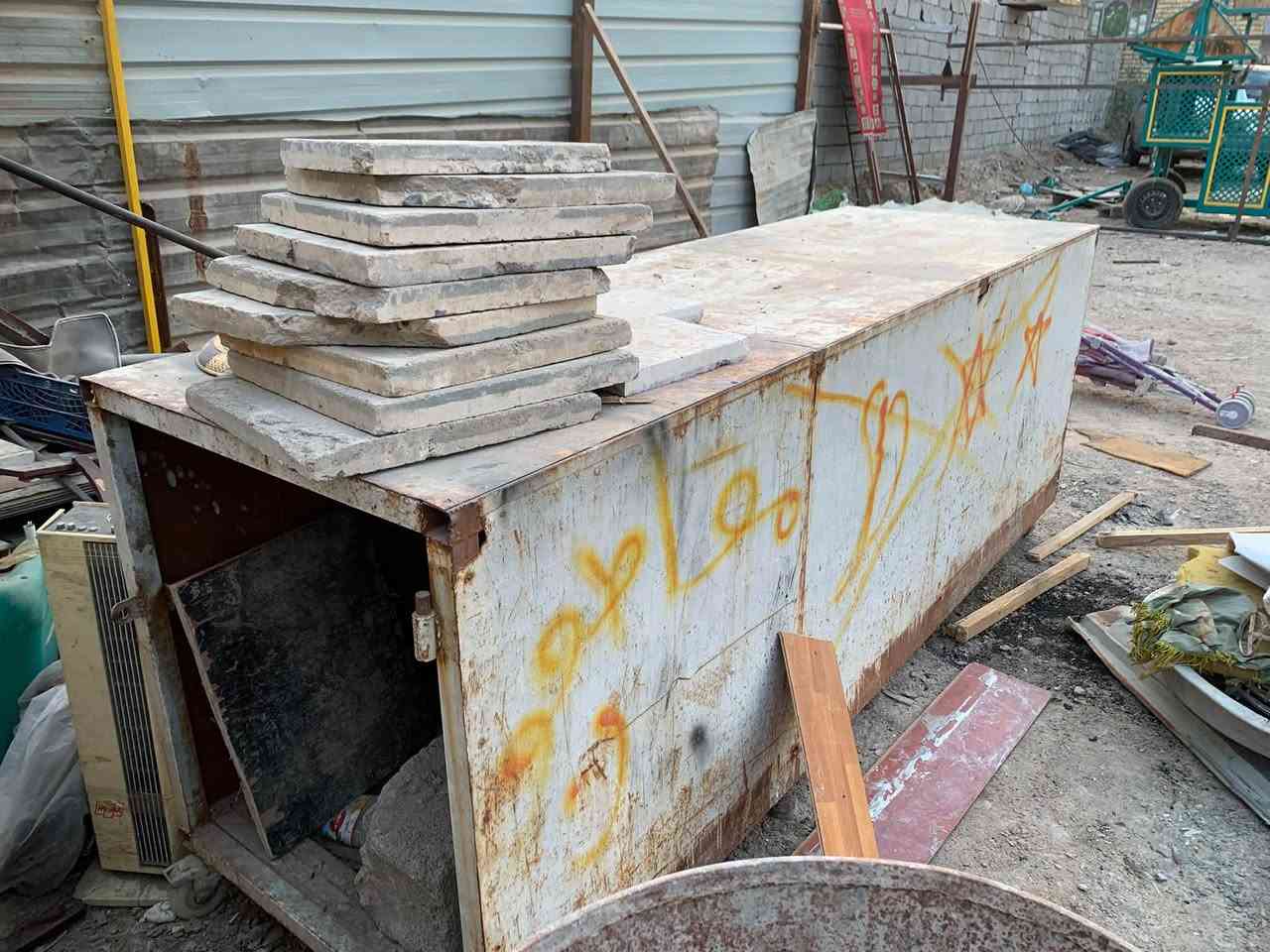 سلام عليكم ميز لبيع هوة ميز ومخزن وباب وقفل شي مرتب عرض 80س طول 250س سعر 250الف وبي مجال 
واتساب :***********فقط واتساب

