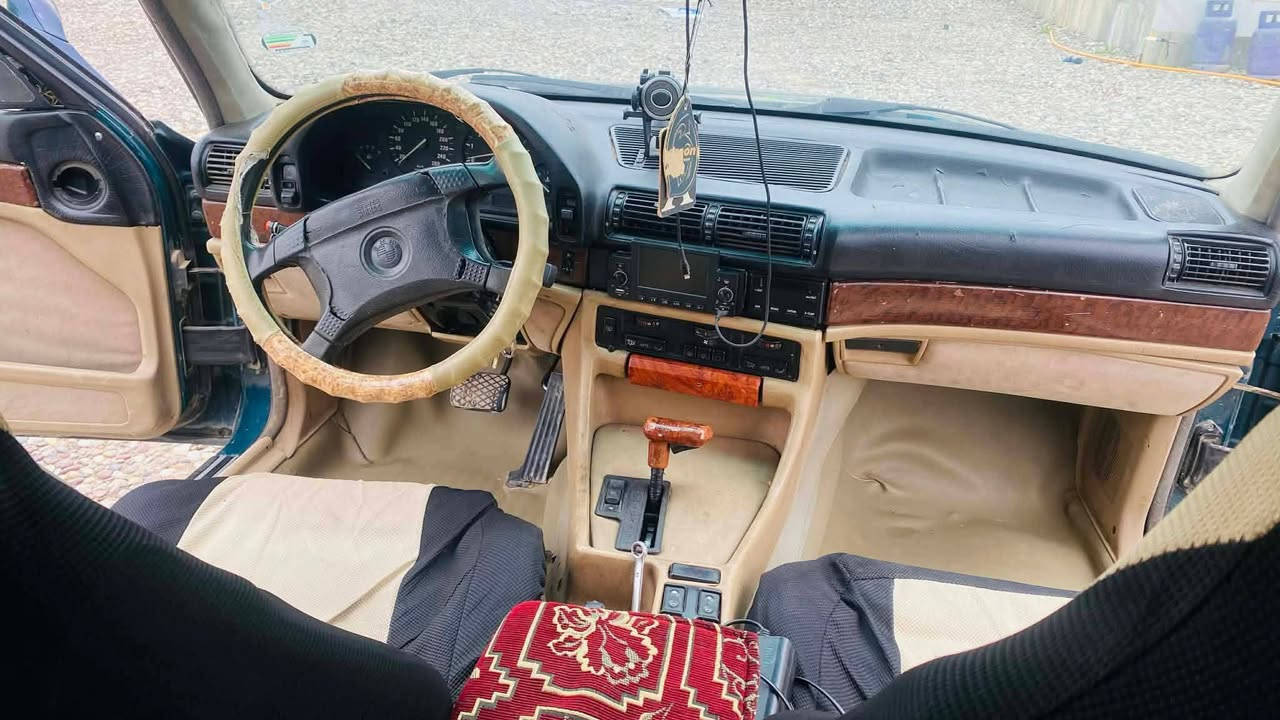 السلام عليكم بيئم 730 للبيع او مراوس رقم اخضر مدفوع كمرك عندي نسخه من القرص وكاله وتحويل كير محرك شرط السعر 33 / ***********
