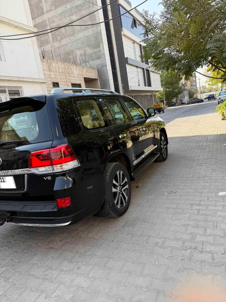سلام عليكم للبيع تيوتا لاندكروز موديل 2019 وكاله ساز فول مواصفات ماشيه 63 كيلو متر 
السياره مكفوله من الصبغ والتبديل 
السعر 49،500$دولار رقم بغداد مكان السياره بغدادالمنصور الرقم ***********
