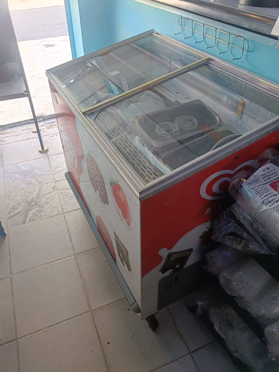 جهاز كريب معه الوافل 150عرضه ثنين 200 وعندي غراض مرطبات عزلت العنوان الموصل حي المشراق  ***********
