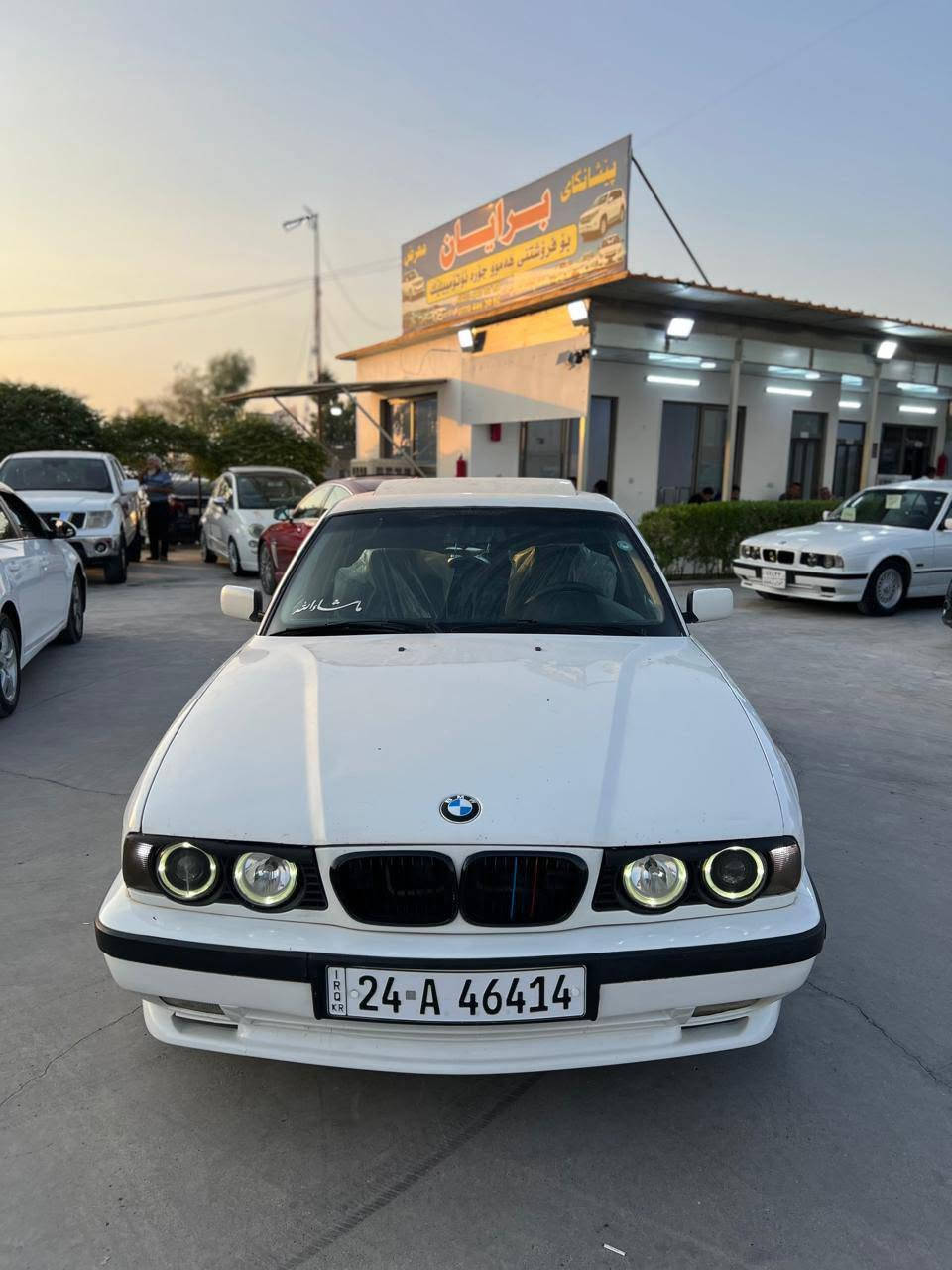 BMW بۆفرۆشتن
مۆدیل1992
گێر ئۆتۆماتیک بێ دیجیطەڵ فول مواسفات دەبڵ ئیرباگ
سلایت بیلاد 525
دووپارچە بۆیاخ ئەوروپی پشتی جەمپیکی بچوکی هەیە
گێرو مەکینەو براوەو تەحویل بەشەرت
یەک دینار مەسروفی تیدانیە 
شوین هەولیر
سعر $68
ژ.م*********** أربيل, العراق
