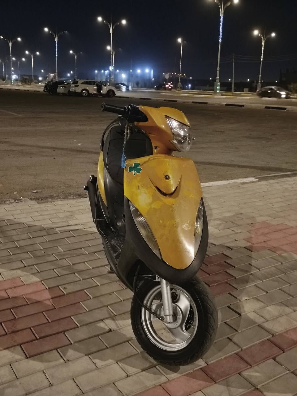 سلام عليكم 
Yamaha RS 100
موديل 2003
لون اصفر جارد 
مكينتهه مبدله ولفات فقط 
صالنصه FM 
سلف 55 
كلج امامي WGK 
كلج خلفي FCS 
وعندي احتياط خلفي WGK 
دراجه نكره سلف اب اي وقت 
سعرهه 800 وبيهه مجال 
رقم تلفوني ***********
