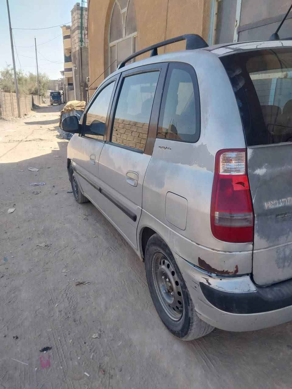 سلام عليكم هونداي ماتريكس مديل 8  كير مكينه كفاله مكينه سبكتره بلادي حجم مكينه 1800 حداديه حلوه لا ضربه ولاصبغ ولا معجون سياره على بلاد كهرباياته كله شغاله كير اتو خياس ماكو جام كهربايي سنتر الوك تخم تاير رقم بغداد صدامي مصفره راعيه ماواصله مسمسكاته عندي اتكفل صرقه وعشارين وراعيه بل نجف موجود بس ماوصله ولله سياره مال جناي تبريد شغال نقصه بس راتيتر مكان سياره كربلاء رقمي *********** دواخله جديده سعر 35 بيه مجال قليل
