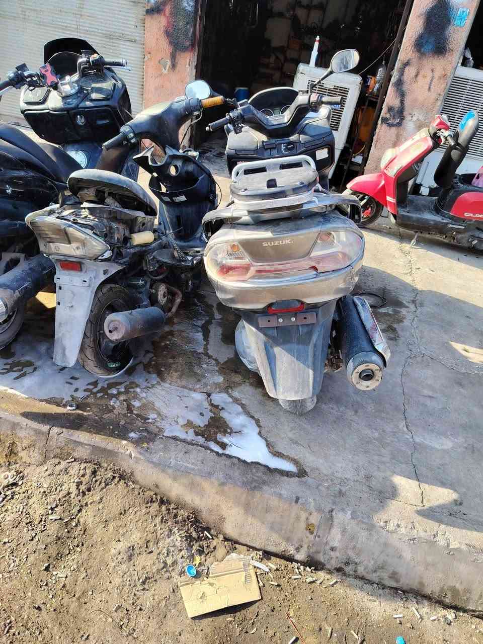 سلفر ونج جيتي 400
دراجه مبيها نقص 
م بعقوبه فلاكت لامين 
***********
