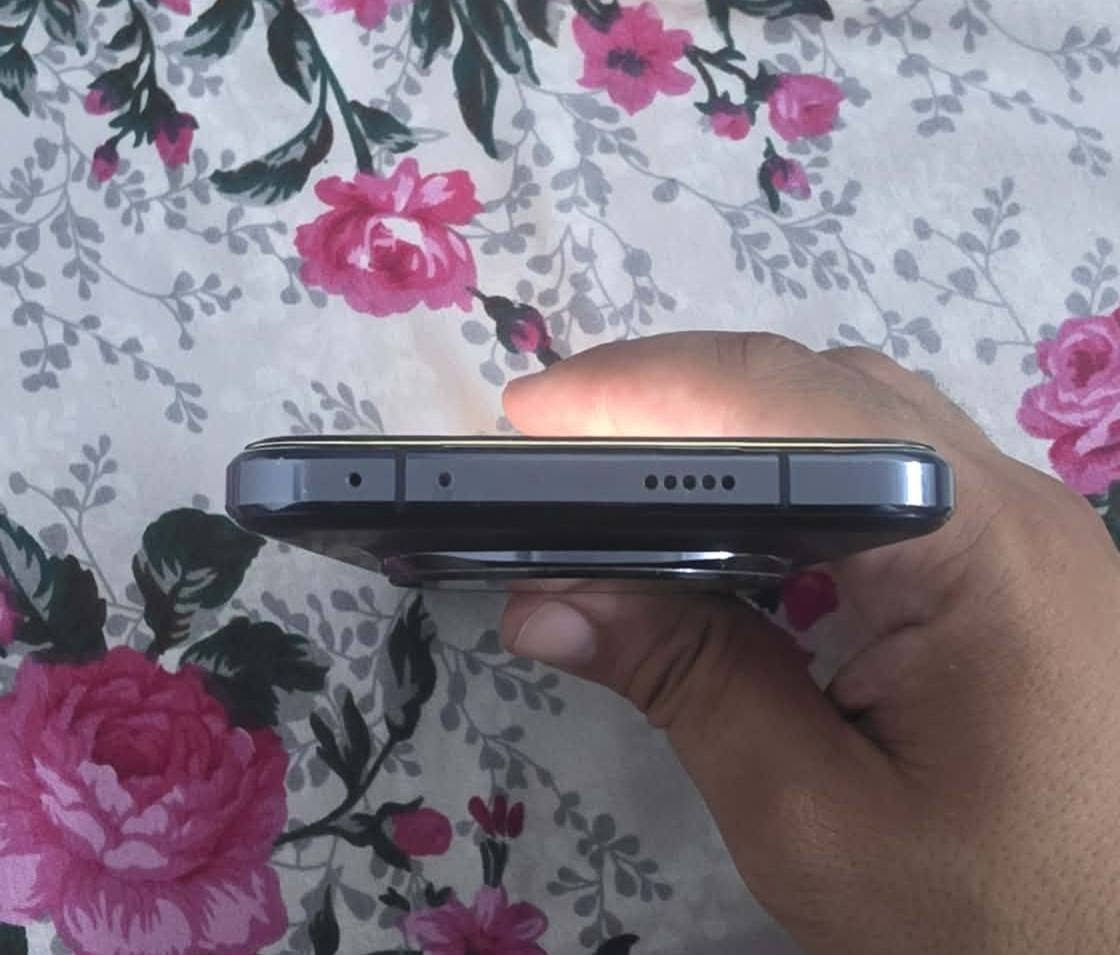 هونر ماجك 7 برو 
ذاكره 512
بطاريه 5850
جميع ملحقاته موجوده 
سعر 850 يرهم مراوس مكاني الحريه 
***********
