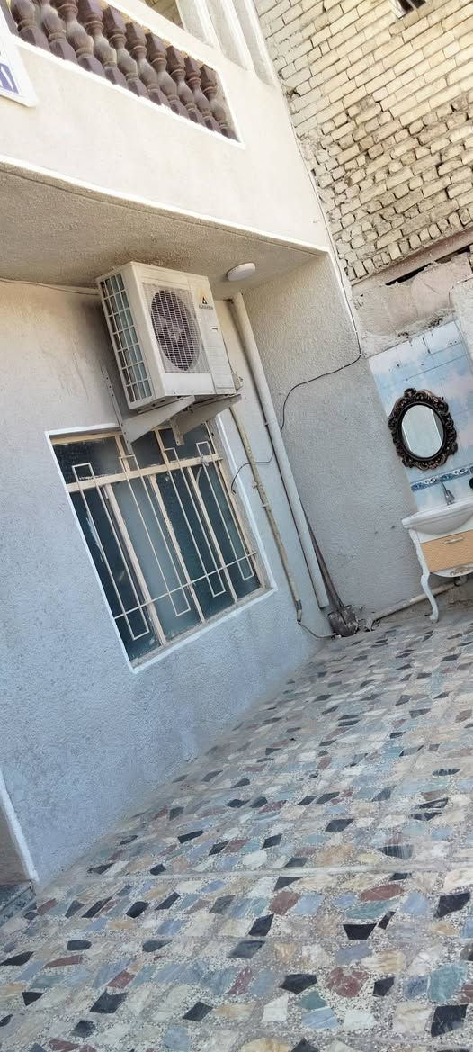 دار للبيع مساحة 144 قطاع 10 على شارع 60 

الدار النضيف جاهز بلكامل ي نقص مابي 

الطابق الارضي: استقبال+ مطبخ+غرفة+ غرفة سويت+ حمام+ صحيات عدد 2 شرقي وغربي 

الطابق الثاني: 4 غرف نوم+ حمام 

الطابق الثالث: مخزن+  سطح ع طول البيت 

للاستفسار ع رقم:‏‪***********‬‏
