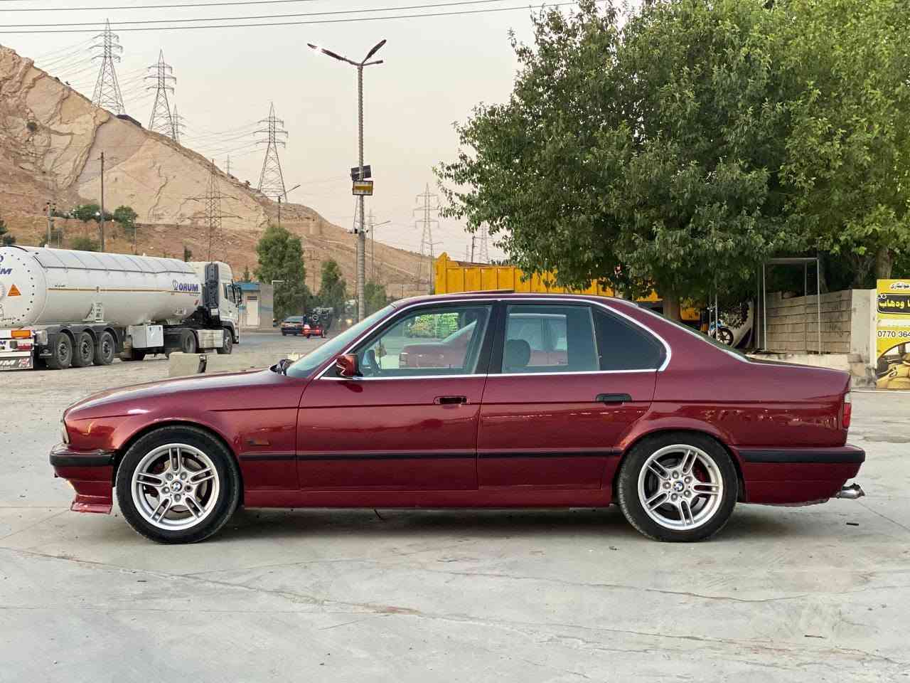 سەرەتا بەناوی خوای گەورە 
BMW.1993 .525Ai 
گێڕ تۆماتیک ئاڕم پلاستیک سلێمانیی 
فول فولە تۆماتیکە سڵایتە جام کارەبایە کوشن جلدە و هیتەرە بیلاد 
دەشپوولوو بەرە دەرگای لۆکە 
   عام بۆیاغە بۆ جوانی 
قرچێکی پێشی هەیە 
تەقەو ڕەقەی نییە تونگو تۆڵە کارەبای بەشەر  شاشەو دووگمەی S ئۆڤەری ئیشەکا
ئاڕموو ئەوەلییاتی بەشەرت

سعری.29 گەڵاو مەجالێ کەم

ژ،م *********** وەسئابوو ڤایبەریشی لەسەرە السليمانية, العراق
