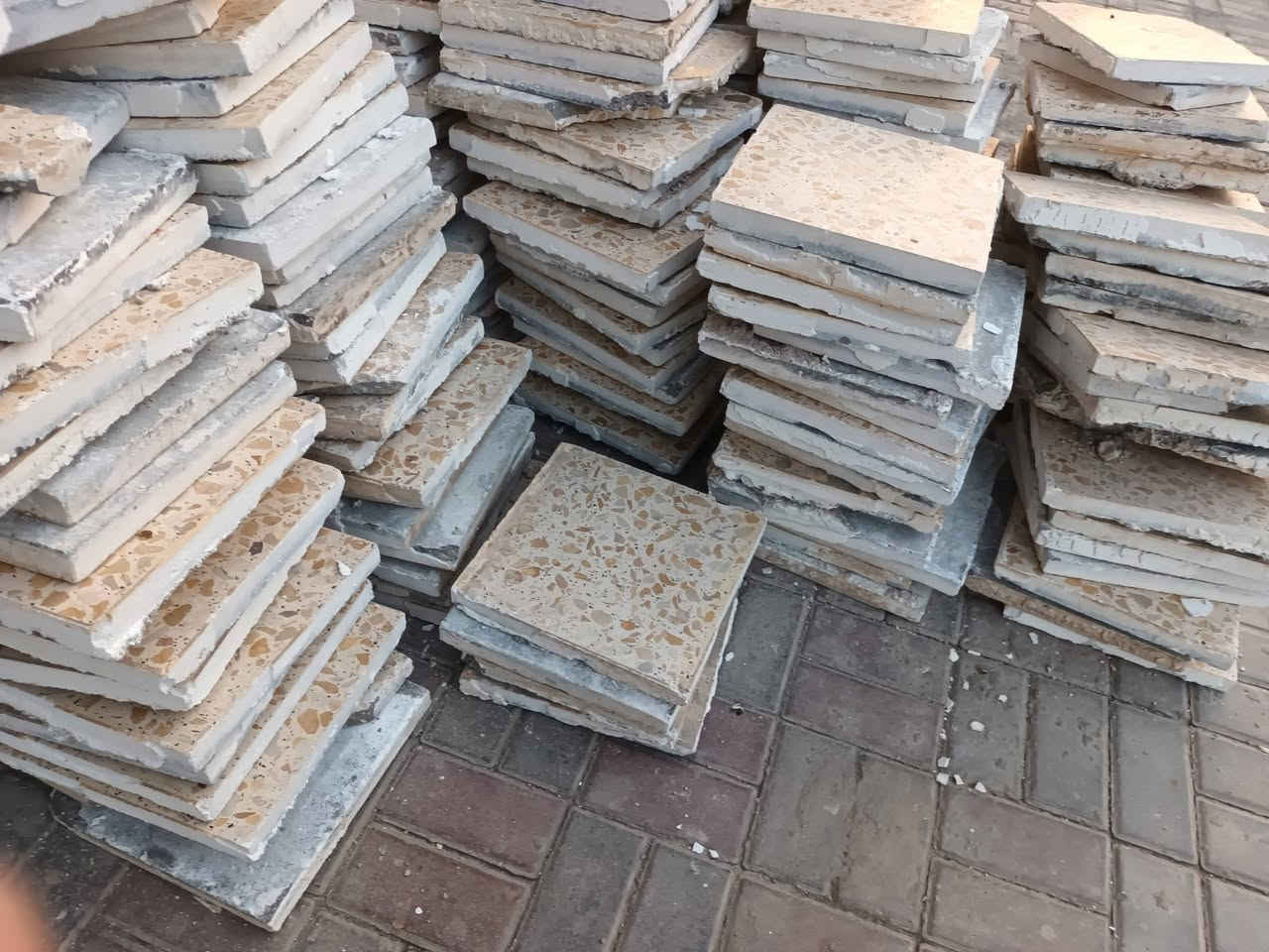 كاشي • مستعمل • للبيع