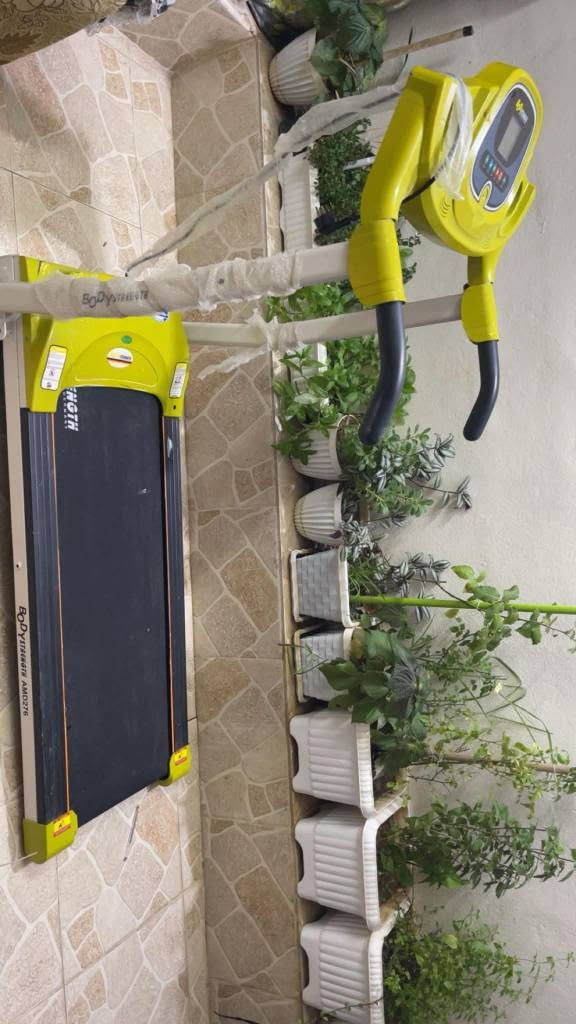 جيهازى رؤيشتن بؤ فرؤشتن زؤر كه م به كار هاتووه
بؤ زانيارى زياتر به يوه ندى بكه ن به م زماره مؤبايله 
 *********** شقلاوة, أربيل

نص مكتوب في الصور:
- Edit