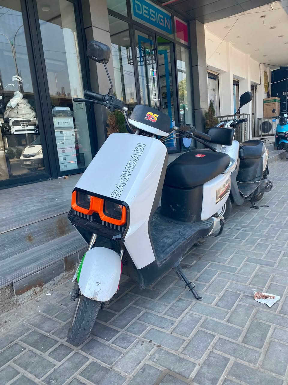 ماطور شحن فول
6 بطاريات 
سرعه 99 
فول موصفات 
شرط الفحص 
ماطور شرط ربع ما تصرف عليه 
تجي اشغل وتمشي
سعر 650 وبي مجال للطيبين 
رقم***********

