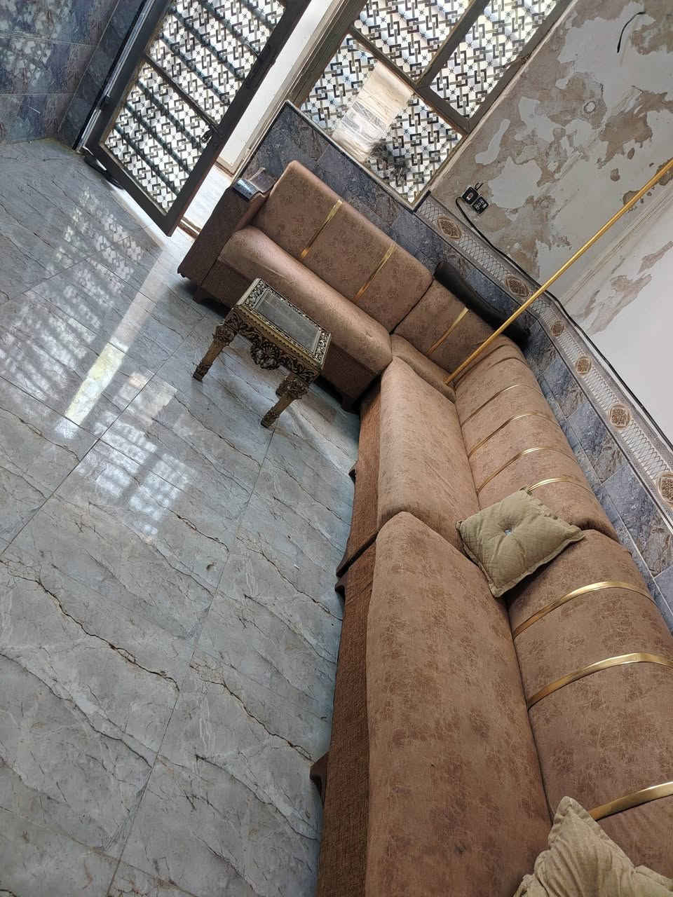 تخم للبيع نضيف كلش لونه ببجي حلو سعره 250 بي مجال وطبلات سعرهن 50 وبيهن مجال
