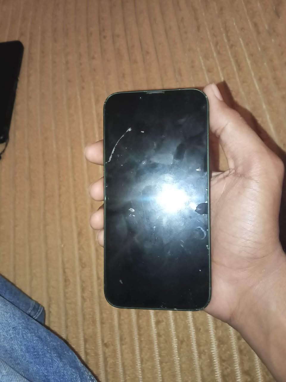 13 عادي قطعه نضيفه الجهاز ما مفتوح
بس التصوير ضالمه الشاشه شخط مابيه بس هاي لزكه جيلاتينه امشخطه الجهاز مكفول كله السعر خاص ***********
