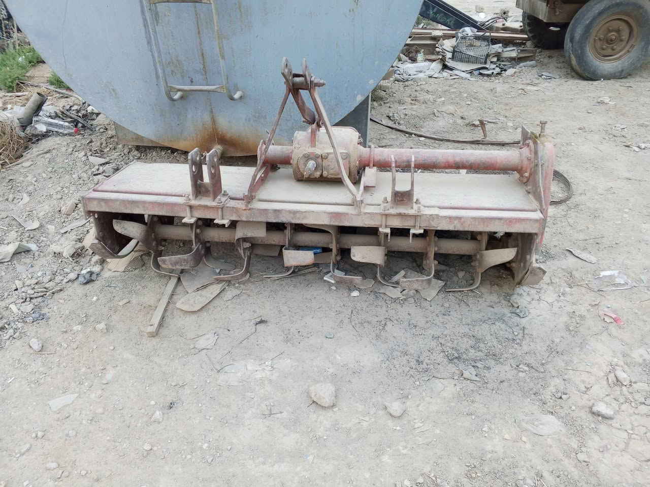 شاحنة • بدون تفاصيل