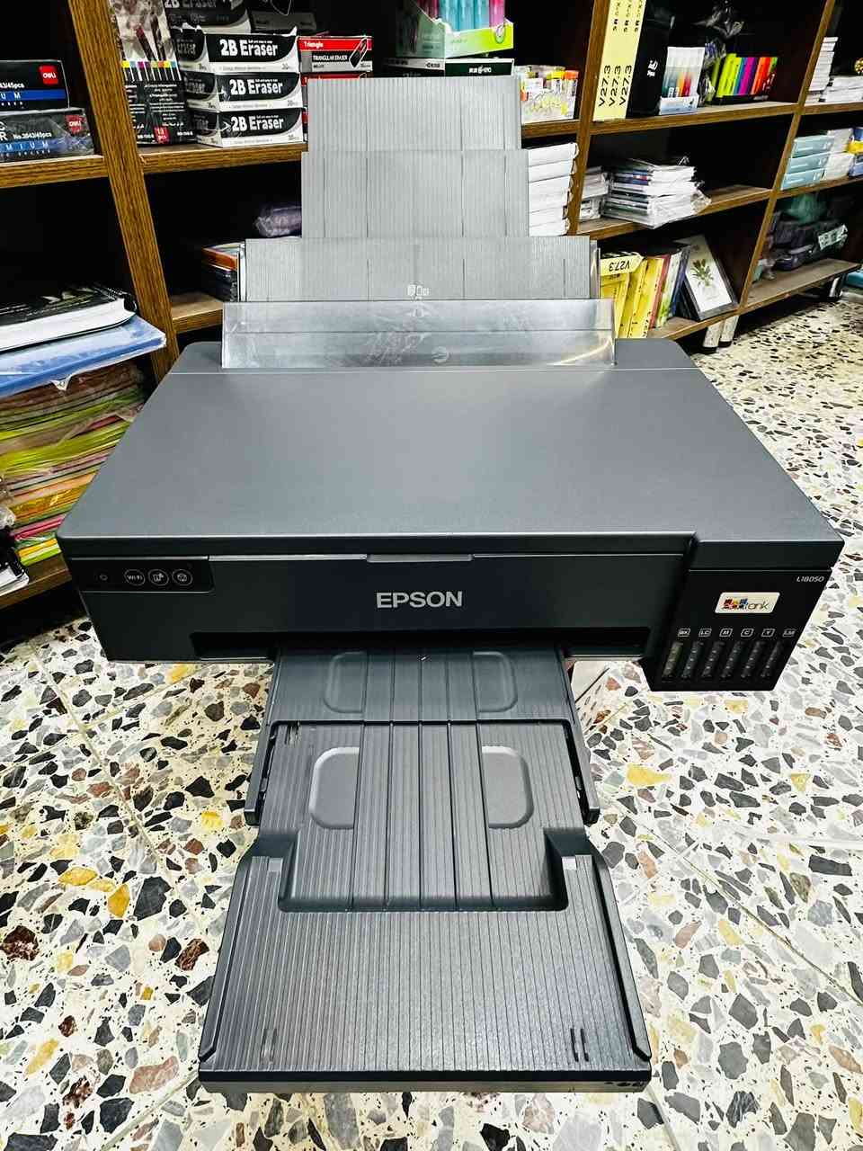 السلام عليكم طابعة ابسون A3+ L18050
مستخدم طابعة اقل من ٢٥٠ صفحة 

طابعة كلش جديدة ونضيفة 

جانت حرارية وحولتها فوتو 

مبدل بيها قاعدة وحساس مال هيد

مكاني بغداد 

وتوصيل موجود 

***********
