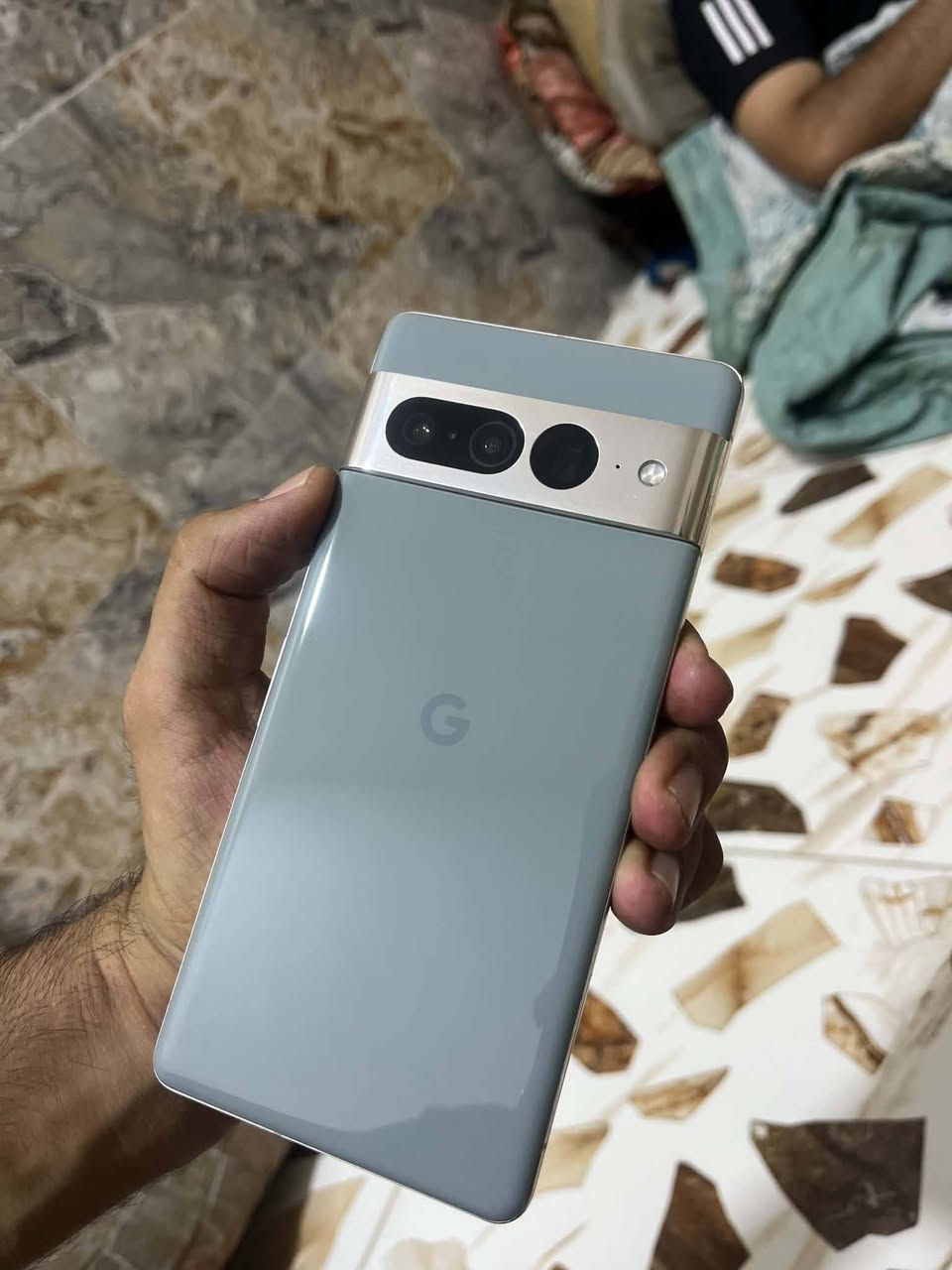 GOOGLE PIXEL 7 PRO || 256 G 
للمراوس فقط راس براس لااخذ فرق ولاانطي شعندك نزل بالتعليقات 
بي طبع كلش خفيف بالشاشه ميبين اصلا 
نضافة 100 % شخط واحد مابي 
ذاكرته 256 والرام 12 
اندرويد 17 
معالج Google tensor G2 
كاميرات تخبل 
واتساب 
***********
