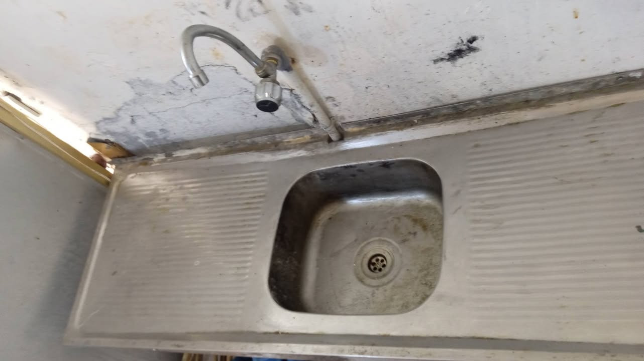 سلام عليكم غراض مطعم للبيع
طباخ يحتوي على فنكر+ همبركر+ فلافل
بلانكات 3قطع هنه والمصافي
سنك نضيف 
مخسله نضيفه 
قاطع نصفي
مكاني الشعب الاستفسار ***********
