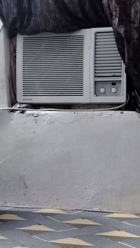 مكيف ٢ طن • نضيف • على فحص