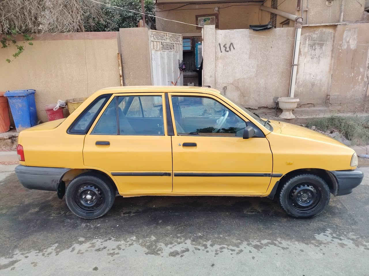 سلام عليكم سايبه موديل 2013 رقم بغداد انكليزي اب اسمي تحويل ثاني (شرط التحويل) يوم سنويه نهاية ٢٧ كير مكينه لاتنقيص ولاتبخير مكفولات شواصي معمره جديد قطرة خياس مابيها السياره تبريد عوزه غاز فقط حداديه جديده تخم تاير 
السعر $ ٢٧ ورقه وبيها مجال للشراي ماسنجر مامتواجد 
واتساب فقط *********** 
عنوان بابل / حله مركز مدينه
