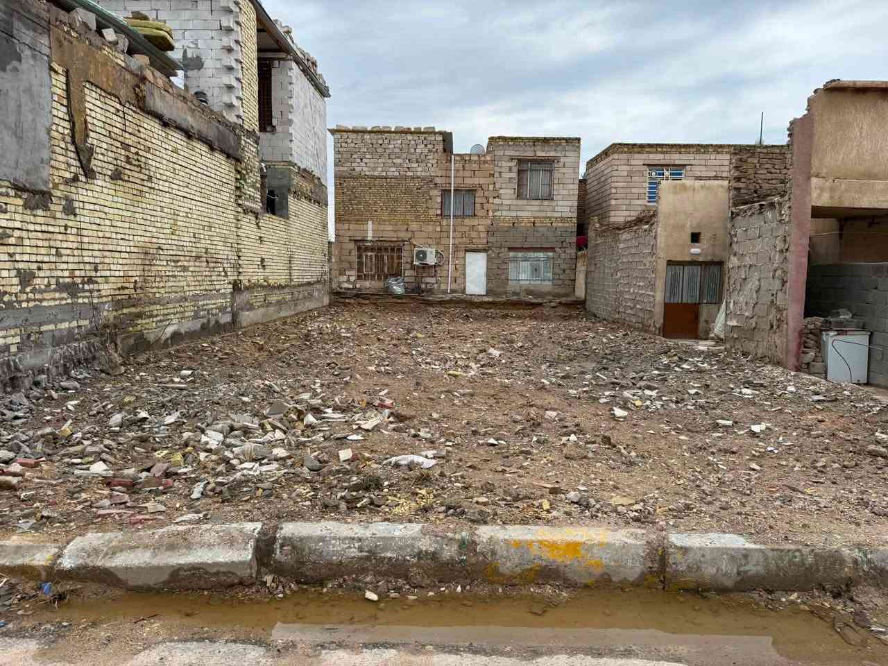كربلاء حي العامل قطعة ارض 200 متر واجهة عشرة نزال عشرين خلف مول الباقر للاستفسار ***********
