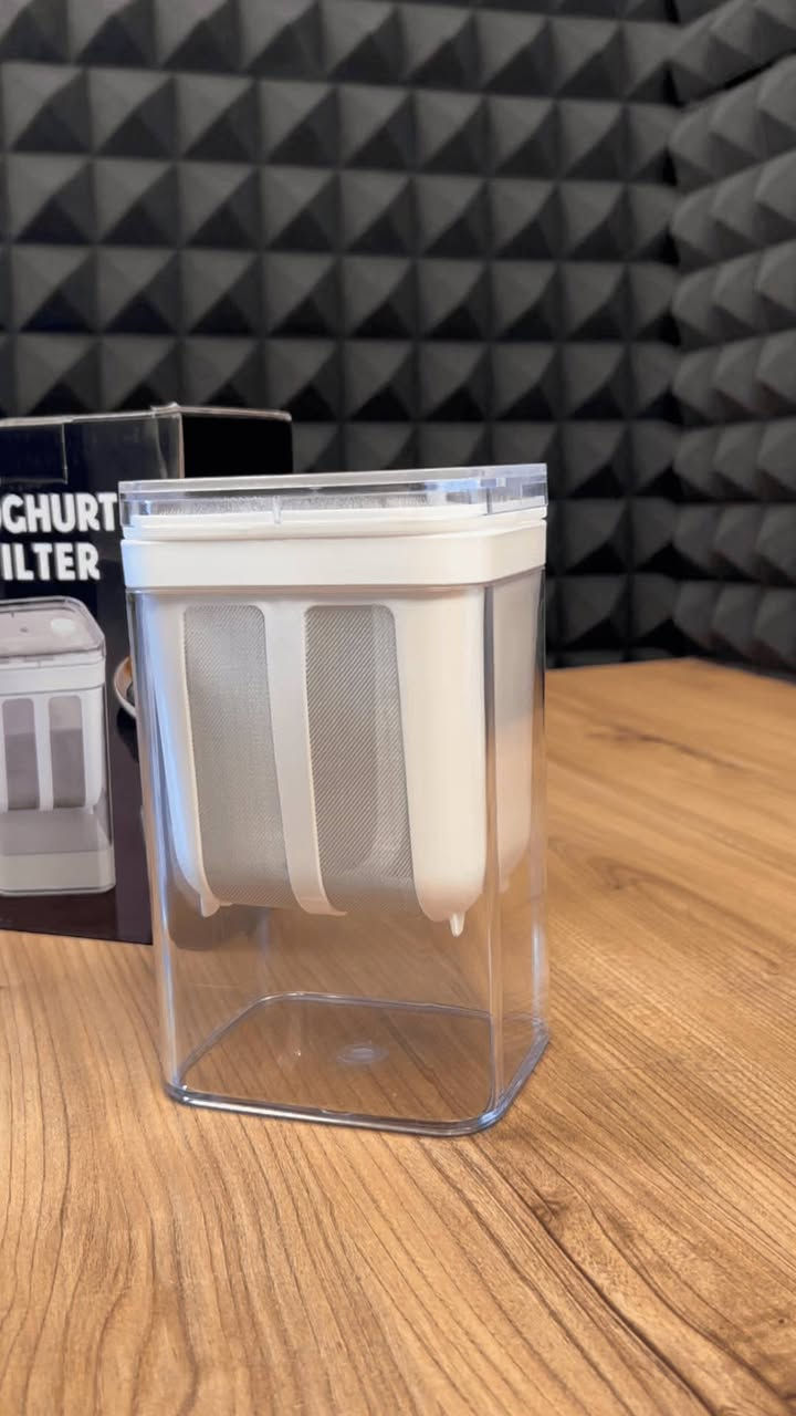 🥛 اصنع لبنتك الصحية بنفسك واستمتع بالعمق واللذة! 🥛
صانع اللبنة والزبادي اليوناني بفلتر ستانلس ستيل مزدوج
الحل العصري، الأنيق، والصحي لتحضير لبنة طبيعية، كثيفة، وغنية بالفائدة في منزلك بكل سهولة!
🔥 لماذا يعتبر هذا الجهاز خيارك الأفضل؟
✨ فلتر شبكي ستانلس ستيل ناعم: يضمن تصفية الفائض بفعالية عالية دون أن تفقد اللبنة قوامها الكثيف والرائع.
✌️ تصميم داخلي مزدوج الفلترة: للحصول على أعلى درجة من الكثافة والمذاق الطبيعي الغني.
👁️ حاوية شفافة وعملية: تمكّنك من مراقبة كمية الشرش المفصولة بسهولة وبلمحة واحدة.
❄️ غطاء محكم الإغلاق: يحافظ على النظافة ويمنع امتصاص أي روائح أخرى داخل الثلاجة.
🌱 آمن ومستدام (Food Grade): مصنوع بالكامل من مواد صحية وآمنة تماماً للتلامس مع الطعام.
🔌 بدون كهرباء: يعمل بالتبريد الطبيعي داخل الثلاجة دون الحاجة لأي وصلات أو استهلاك طاقة.
🧽 سهل الاستخدام والتنظيف: بسيط جداً في الفك والتركيب والغسيل، ومثالي للاستخدام اليومي.
🍳 الاستخدامات المتعددة:
اللبنة المنزلية: تحضير أشهى وألذ لبنة طبيعية من الزبادي بكل سهولة ونظافة.
الزبادي اليوناني: تصفية الزبادي العادي للحصول على قوام يوناني غني وكثيف للوجبات الصحية.
فصل الشرش: فصل مصل اللبن لاستخدامه في المخبوزات والطبخ أو للشرب والاستفادة من بروتيناته.
خيار مثالي للأنظمة الغذائية: تناسب تماماً أصحاب الدايت، الرياضيين، ومهتمي الأكل الصحي.
📦 محتويات الصندوق:
حاوية خارجية شفافة عالية الجودة.
سلة فلترة داخلية مع شبك ستانلس ستيل ناعم.
غطاء غلق محكم.
دليل استخدام مبسط.
📐 القياسات والأبعاد:
أبعاد المنتج: الطول 11 سم × العرض 9 سم × الارتفاع 18 سم.
أبعاد كرتون التغليف: الطول 12 سم × العرض 9.5 سم × الارتفاع 20 سم.
💡 ملاحظات وإرشادات مهمة للحصول على أفضل نتيجة:
⏳ مدة التصفية: تختلف المدة حسب القوام والملمس الذي تفضله (من 24 إلى 48 ساعة داخل الثلاجة).
🥛 جودة الزبادي: يُنصح دائماً باستخدام زبادي كامل الدسم لنتائج أفضل وقوام كريمي لا يُقاوم.
💰 السعر: 16,000 دينار فقط!
🚚 خدمة التوصيل: متوفرة فوراً لكافة محافظات العراق + التوصيل مجاني 🇮🇶
📥 للطلب راسل خاص:

📞 رقم الهاتف: ***********
