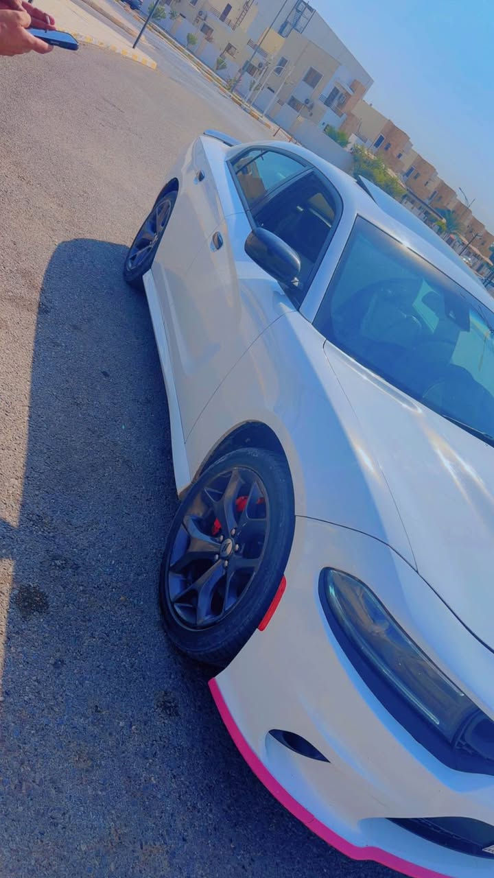 SxT Plus 
للاستفسار *********** تكريت, عكار

نص مكتوب في الصور:
- الاثنين