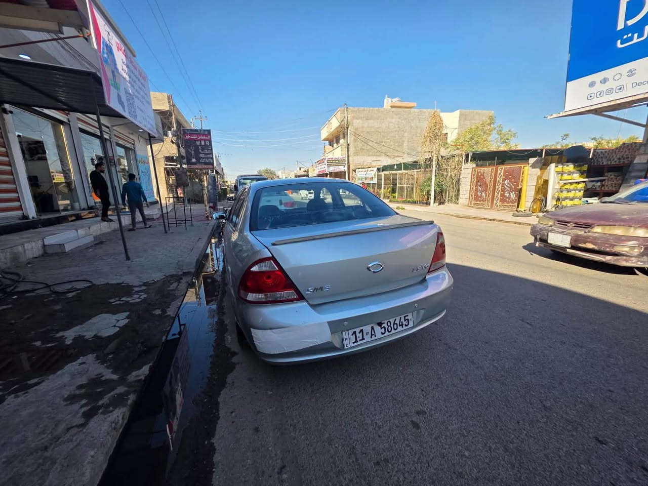 السلام عليكم سني كوري موديل2007 رقم بغداد بأسمي كير مكينه تبريد تدفئه سياره جاهزه وفول مواصفات فتحه سقف شاشه كامره مري شفط تدفئه بالكشنات حادثها جاملغ خلفي وبيها مكانات صبغ  عنوان بغداد التاجي السعر ٧٨ بيها مجال بسيط ***********
