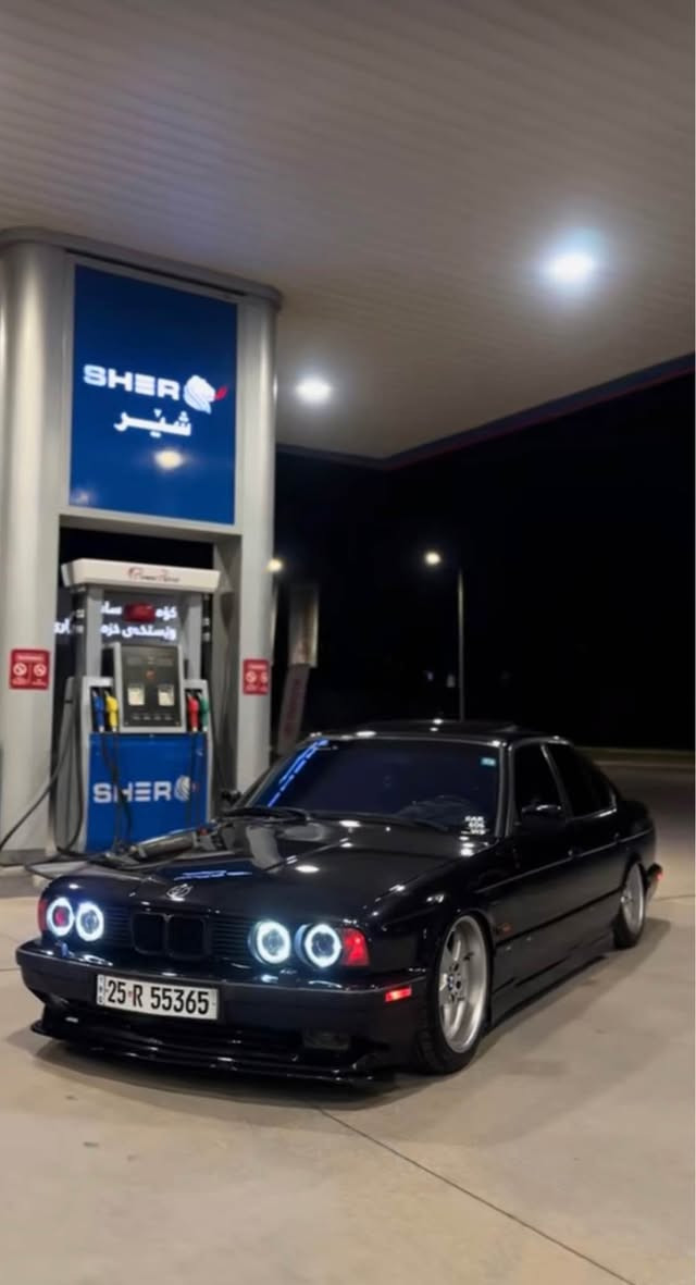بسم اللە الرحمان الرحیم ماشەڵا لەمالی هەمو لایەک
/1990)e34Sport کامل دەسکاریی وباشترین سیستەم هەوایی

ناورەش کوشن بیلاد جل رەش
مەکینە525 دیجتال
گێر تۆماتیک
سلاید 
گێچ نیکل
قفل مەرکەزیی
٤ جام کارەبا
تەبریت لەگەل سویچ
تەقەو رەقە بەشەرت 
بەرد ئەگزۆز بیلاد
بیلادی بەگلاید سپی
تەلەفۆن بیلاد
دەبڵ ئێرباگ 
دەبل چەکمەجە
ABC
بۆیاخ عام بۆ جوانی سەقفو شان بی مەعجون پیویست بە وەسف ناکات نمونەیە لە توندو تۆلی و جوانی

گێر و مەکینە و ئەکسل بەشەرت
٤ تایەیی لۆک 

لایت ئەڵقەیی سپی واتە دەبل فانۆس
پشت و پێشی کەپسە بی لیدراو جەکوشی پیوە نیە
تەحویل و خرامە و بەناوکردن بەشەرت سەنەوی تاوەک و ٢٠٣٠ نویە
*********** كويسينجاك, أربيل
