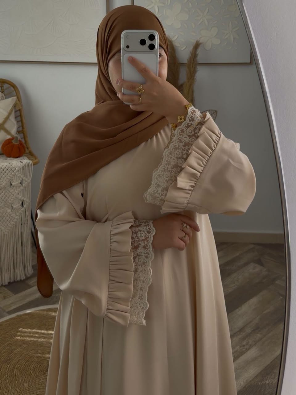🚨 وصلت ملكة العبايات الشرعي 🚨

عباية سندريلا + حزام خصر + كشكش تول بالردان 🤍

شوفي التفاصيل الفخمة:
✅ قماش سندريلا الاصلي - بارد وما يشف ابداً
✅ حزام واحد من الخصر - ينطي رشاقة وانوثة
✅ كشكش وتول بأطراف الردان - لمسة ملوكية
✅ فري سايز من 40 كيلو الى 140 كيلو

مو عباية.. هاي فستان ملكي بس بستر شرعي 👑
تخبل للطلعات - للخطوبة - للزيارة - للدوام

متوفر جملة ومفرد 
فحص عند الاستلام ويه المندوب 💯

للحجز دزي "اريد العباية الملكية" + اللون خاص
الكمية محدودة كلش 

راسلنا #عل #واتساب ***********
