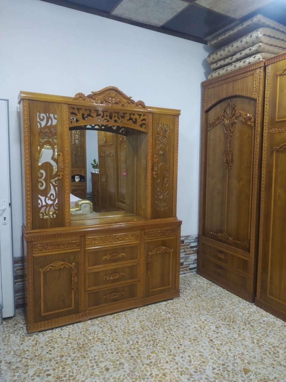 غرفه للبيع نضيفه جدا سعره خاص *********** بي وتساب
