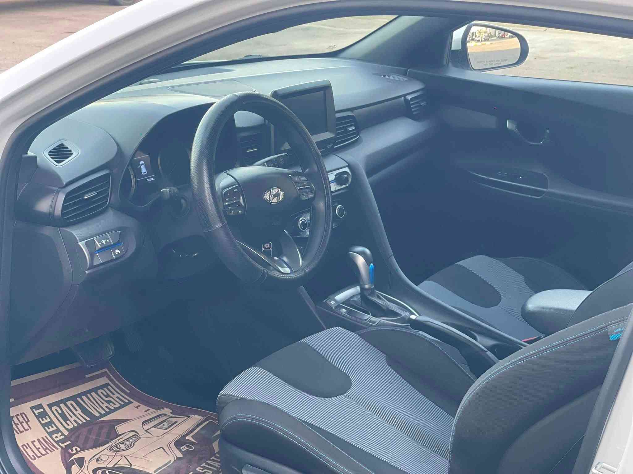 السلام عليكم للبيع هونداي فولستر
موديل 2020 وارد امريكي حادث جدا بسيط

بنيد وربع جاملغ بدون دواخل وبالعراق

صار بيهه شخوط جاملغ خلفي وربع باب

اثر شخوط وطخات بسيطه فقط

صور الحادث موجوده 

وسونار المندلاوي موجود مرفق بالمنشور

مكينه وكير مكفولات تبريد مكفول

مكينه حجم 2000 دوش المرغوب 

حداديه اماميه خلفيه جديده

السياره جدا جديده ماشيه 58m فقط

السعر 97$ ورقه وبيهه مجال بسيط

حك الجيه

مكان السياره بغداد حي الجهاد 

للاتصال ***********
