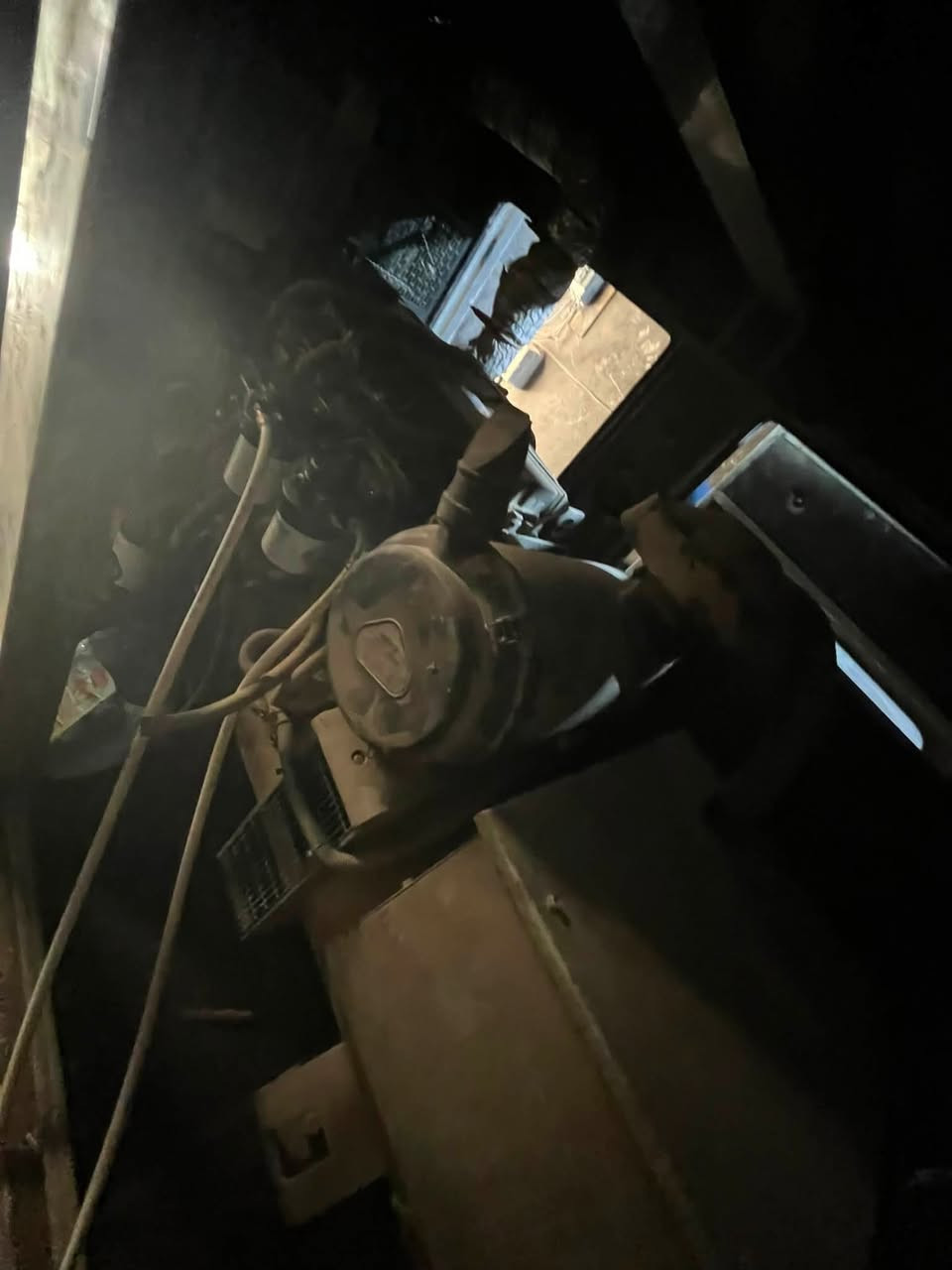 السلام عليكم
مولده بيركنز للبيع محرك     1006TG2A رأس التوليد انكليزي المولد 150 kva كاتم المولد بوضع الزيرو غير مستعمله  ماشيه 1000 ساعه فقط والتشغيل فقط للدوران تبديل الزيت انكليزي مبدلت فلاتر الزيت وفلاتر الكاز والشوته 
العنوان النجف الاشرف للتواصل والاستفسار ***********
