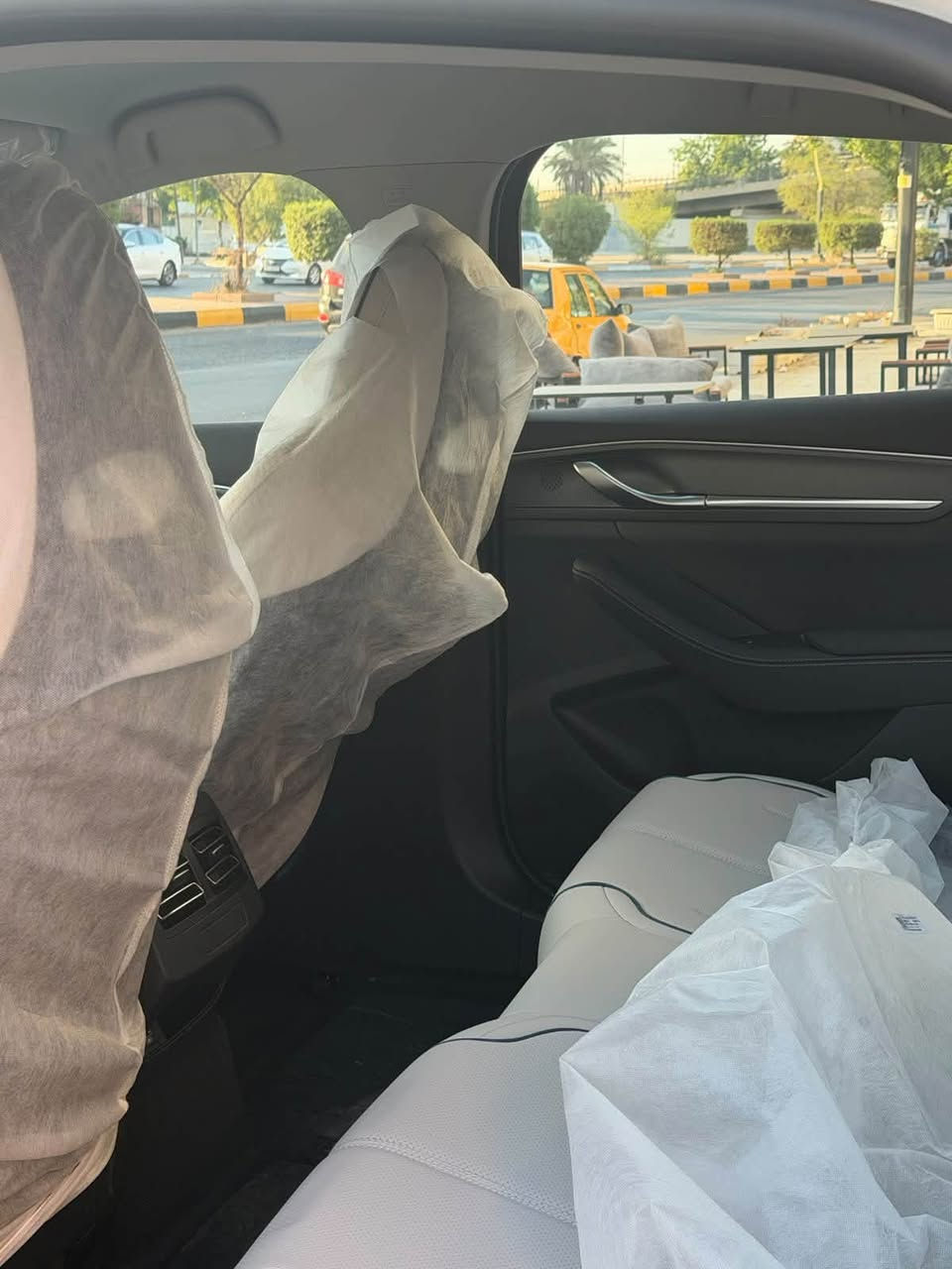 🚘 BYD Destroyer 05 2026 
من معرض الاخوين لتجارة السيارت الحديثة 
🔥 وصلت حديثاً ديستروير 05 2026 🔥 🚘 

سيدان هايبرد تجمع بين الاقتصاد، التكنولوجيا والأداء بتصميم عصري ومقصورة مريحة ✨

⚡ نظام الحركة والأداء
• نظام DM-i Plug-in Hybrid
• محرك بنزين 1.5L – 4 سلندر
• محرك كهربائي عالي الكفاءة
• نظام دفع أمامي FWD
• تسارع 0–100 كم/س يبدأ من حوالي 7.3 ثانية

🔋 البطارية والمدى
• بطارية BYD Blade – LFP
• مدى كهربائي يصل إلى 55 كم
• نظام DM-i مصمم لتحقيق كفاءة عالية واستهلاك اقتصادي للوقود

سيارة تعطيك متعة القيادة الكهربائية مع مرونة محرك البنزين… خيار عملي للمدينة والسفر وباستهلاك اقتصادي مميز.

💰 السعر 22,200,000 د.ع [ شامل الدلالية ] 

🔹 العنوان 
📍بغداد _ الوزيرية مقابل المجمع العلمي 

📞 للاستفسار والتواصل:

: ☎️*********** 
☎️***********
☎️***********
