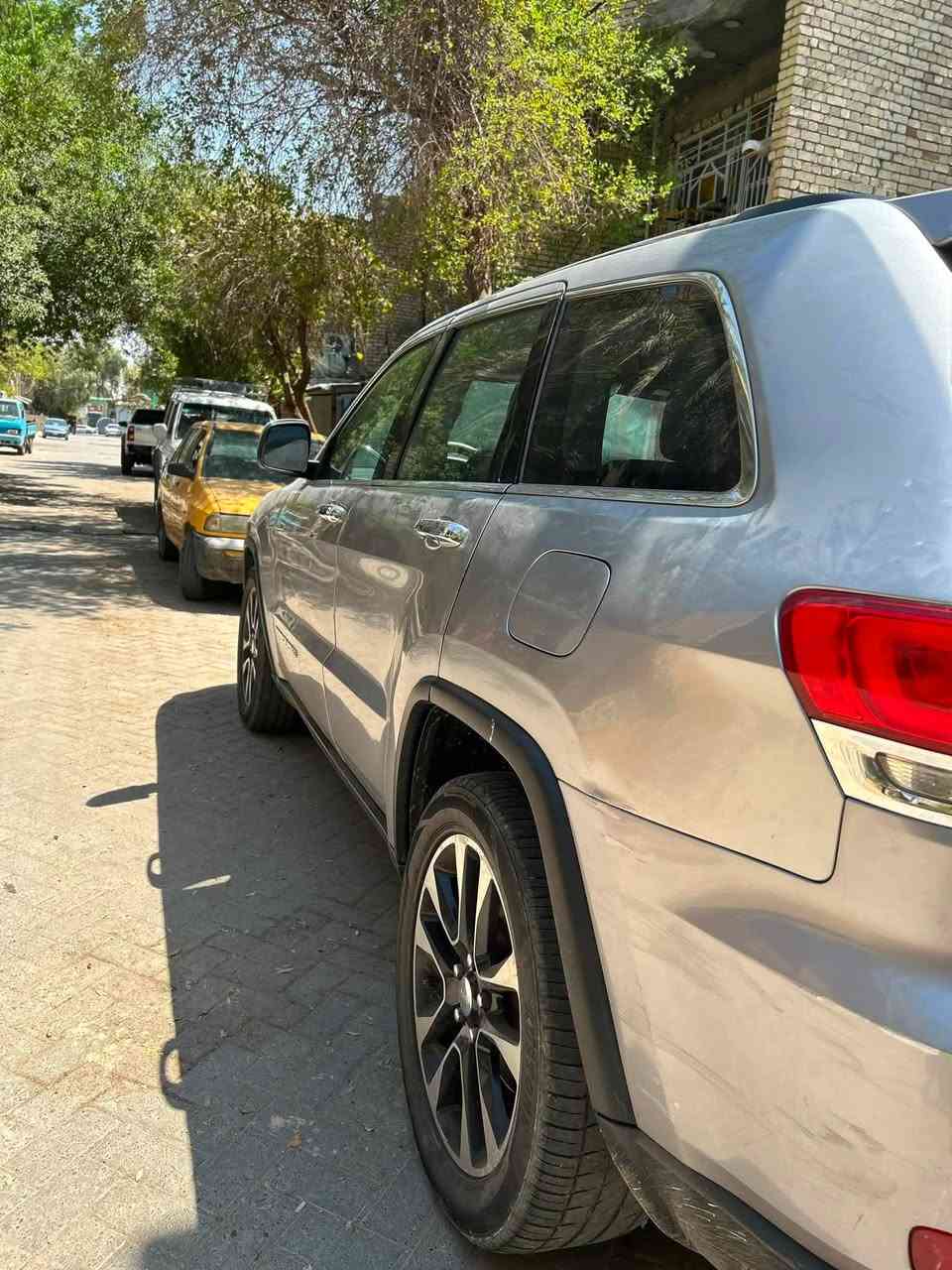 السلام عليكم جيب لاريدو موديل ٢٠١٨هاي صوره السعر ١٨٦وبيه مجال ‭***********‬هاذه رقمي
