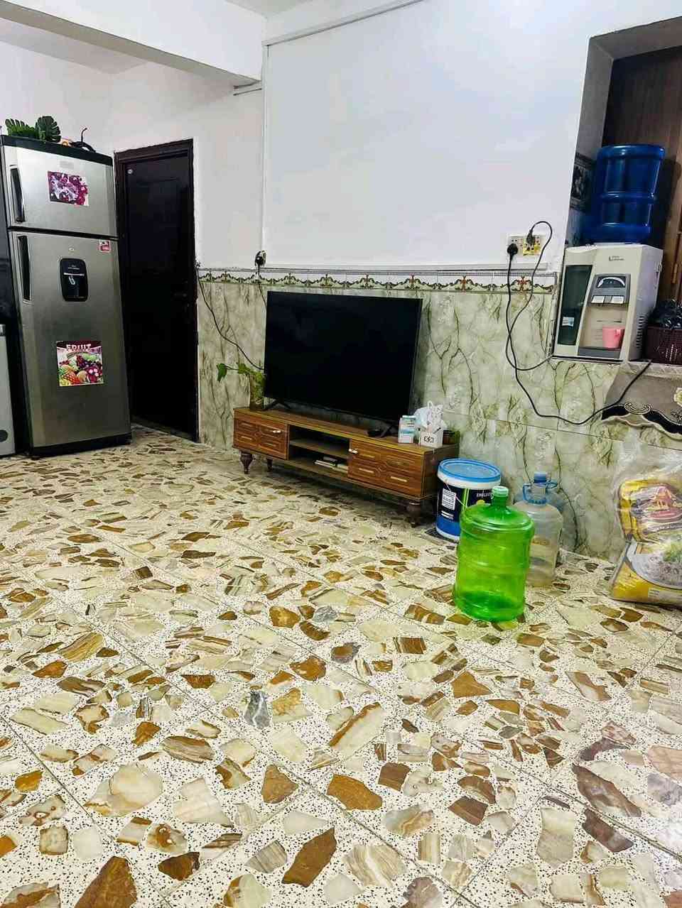 دار للبيع حي المكرمة بال8000 مربعة الحدائق عمود1 طريق كربلاء نجف ينزلك على شارع البيت شارع البيت 10 مساحة البيت بالسند126 طابق ونص عكادة بناء نظيف جدا كاشي وسيراميك وبياض منطقة هادئة وناسهة مرتبة يفيد بالاخص الي يخدمون الزوار شراي عيوني الك مو شراي لاتعبني فدوة للأستفسار اكثر *********** النجف, العراق

