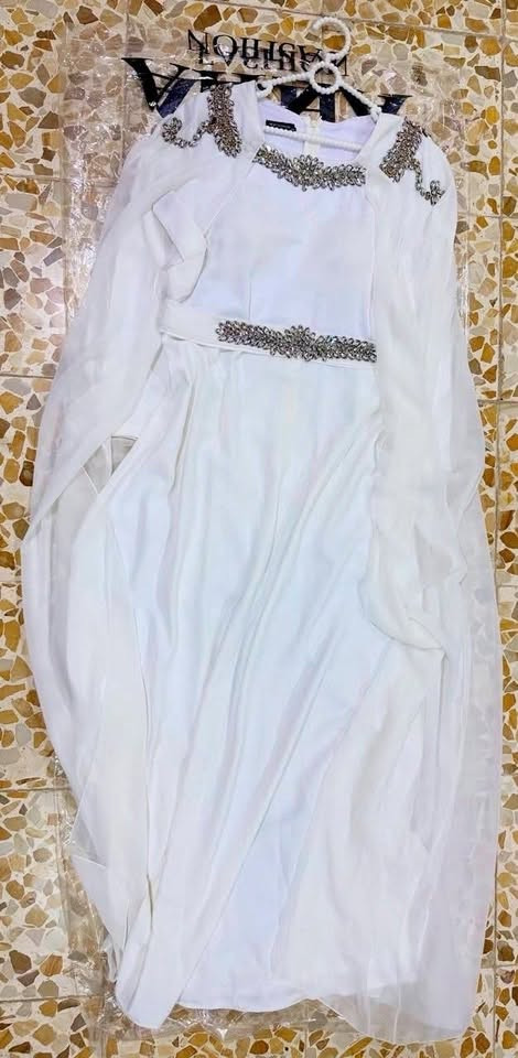 فستان عقد بعده جديد حتى الجيس مالته موجود مالابسته غير مرة وحدة بس وقت المشاية وهاهية اشتريته بـ65 وابيعه بـ25 وبي مجال بسيط التحب تشوفه باللبس تراسلني واتساب(مكاني الموصل)♥️.
***********
— في ‏‏الموصل‏‏.
