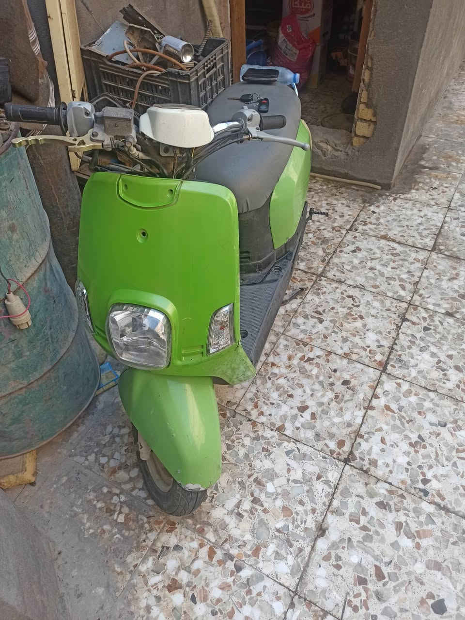 السعر 325 نقص كماليات بسيطة
تشتغل كاملة سلف بس باتري وكف هالفترة 
هندر تتشغل كهربائيات تشتغل 
مكاني اريدو ***********
