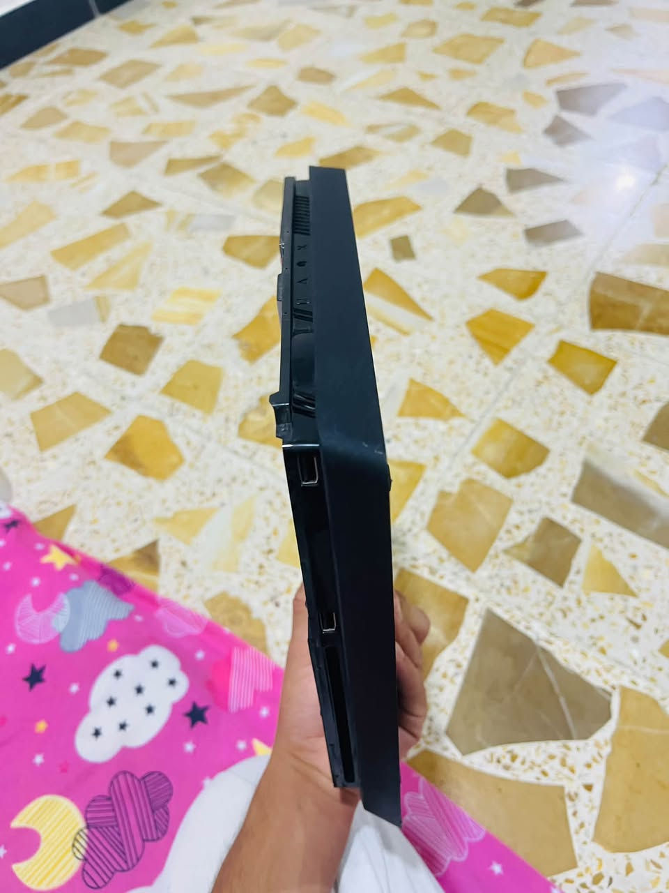 PS4
بلي ستيشن فور سلم اوربي مختم بل كامل ختومات سوني الجيل الاول مساحته 500كيكا بلي نضيف مثل ما تشوفونه ويا اليده الاصليه مال الشركه ويا حساب كامل مجهز يعني عليك بي تلعب 
السعر 320 الف وبي مجال 
الرقم الاتصال ***********
واتساب ***********
