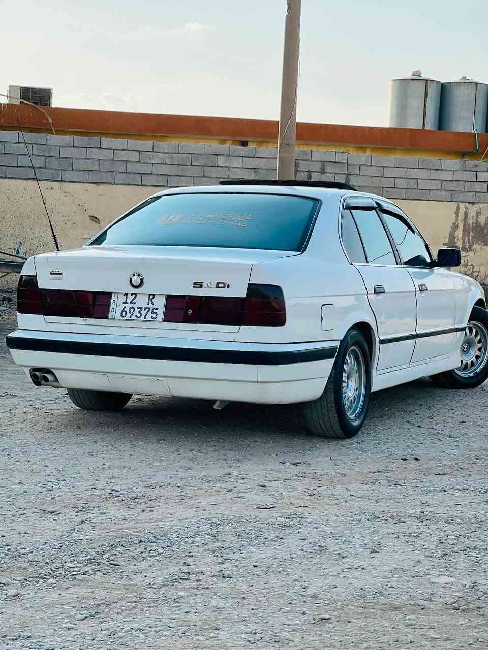 للبيع بي ام الحجم 530 رقم نينوى بسمي السياره حيل نضيفه بجم عريض   مكينه فل    وكير شرط كير اوتو   عل فحص  صدر امامي خلفي كله جديد كهربايات كلها       شغاله تايرات نص عمر  موديل 1991السياره كاربون بانزين بيها لايت زينول  العنوان موصل جانب اليمن السعر  47وبيهامجال للشراي للستفسار ***********اسيا ***********
