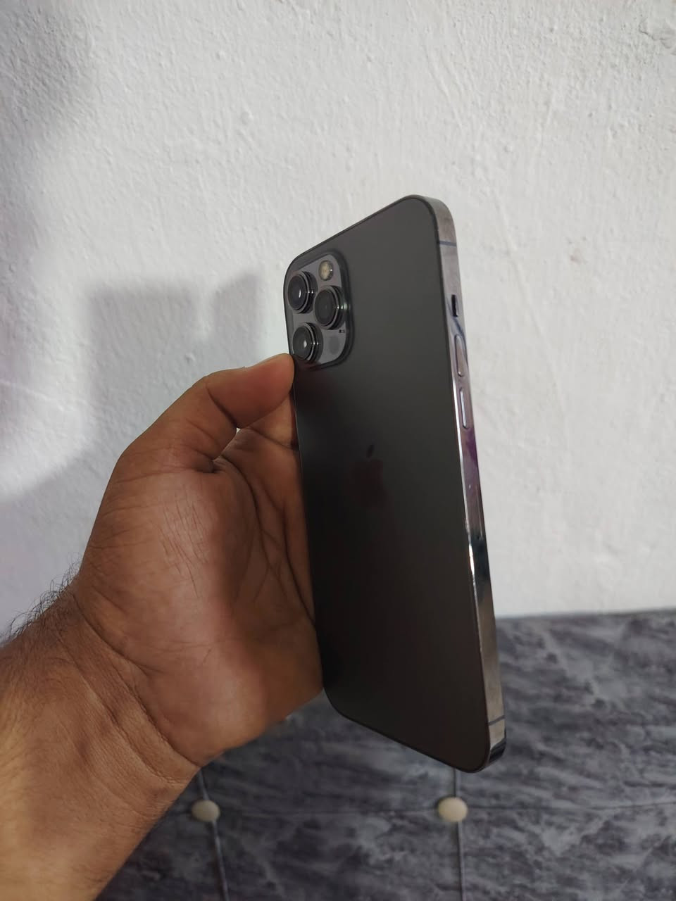 ايفون 12 برو ماكس جهاز وتر ما مفتوح يقرأ امبدل شاشه ذاكره 256 فول نضافه شخط مابي فيس ايدي شغال سعره 450 مكاني بغداد حي النصر رقمي ***********
